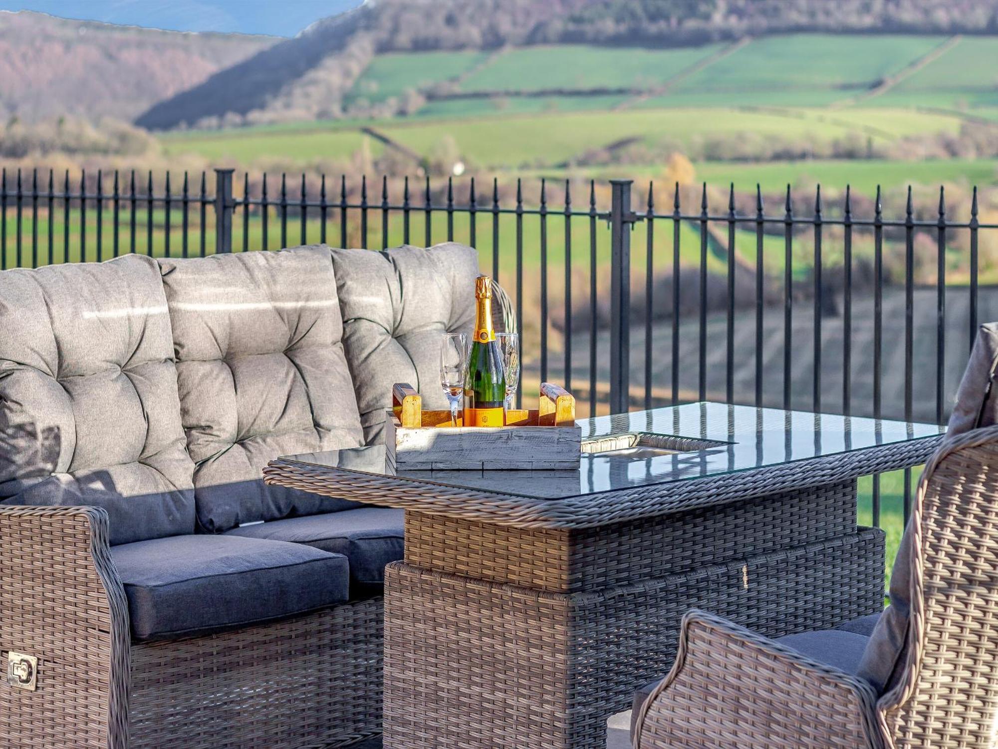 The Lodge Wonastow المظهر الخارجي الصورة